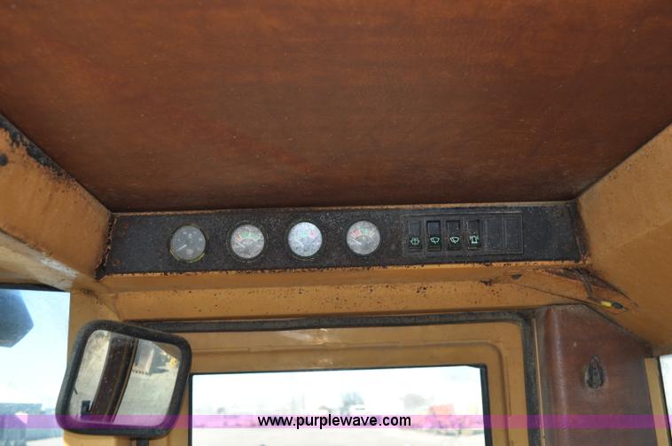 image for item G6354 Case 621B wheel loader