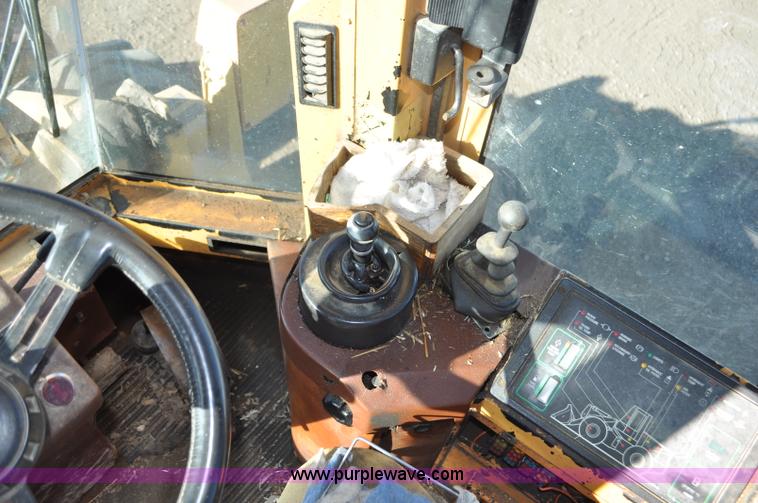 image for item G6354 Case 621B wheel loader