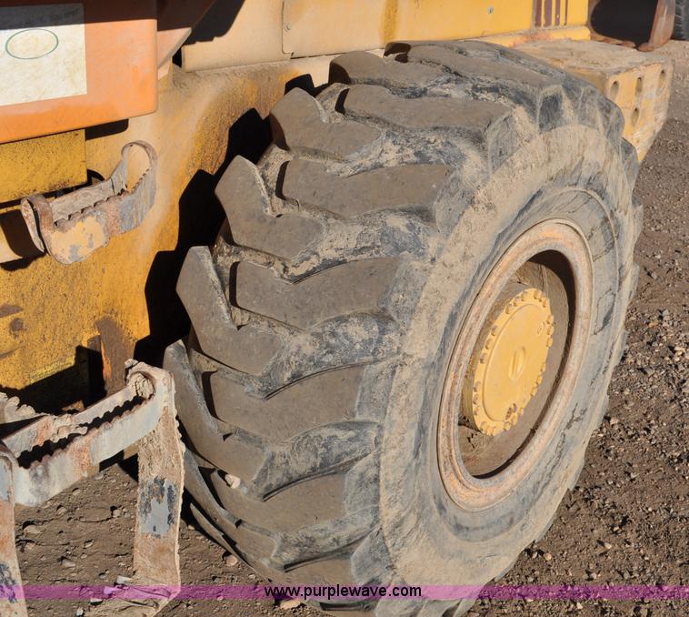 image for item G6354 Case 621B wheel loader