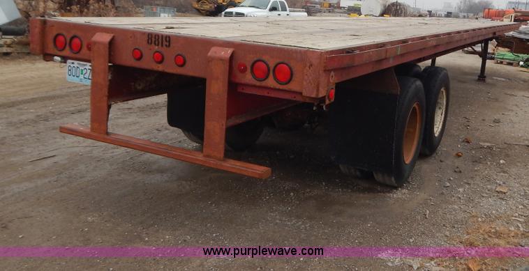 image for item H3838 1982 48' flatbed semi trailer