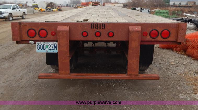 image for item H3838 1982 48' flatbed semi trailer