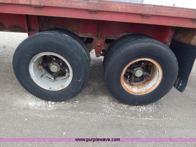 image for item H3838 1982 48' flatbed semi trailer