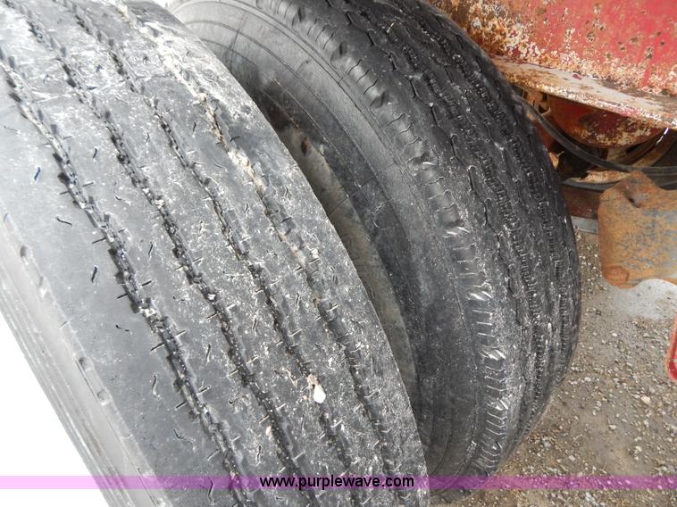 image for item H3838 1982 48' flatbed semi trailer