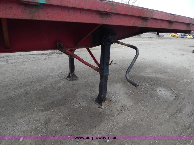 image for item H3838 1982 48' flatbed semi trailer