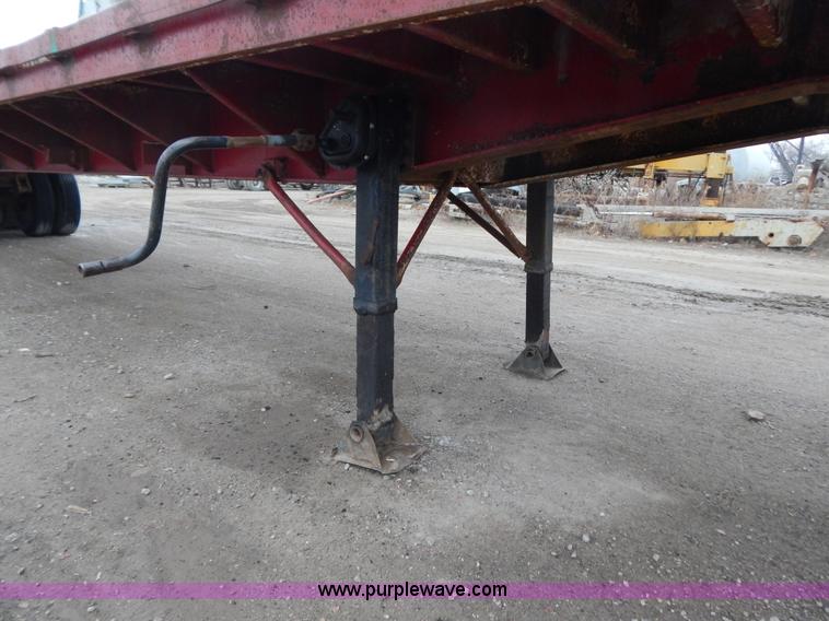 image for item H3838 1982 48' flatbed semi trailer
