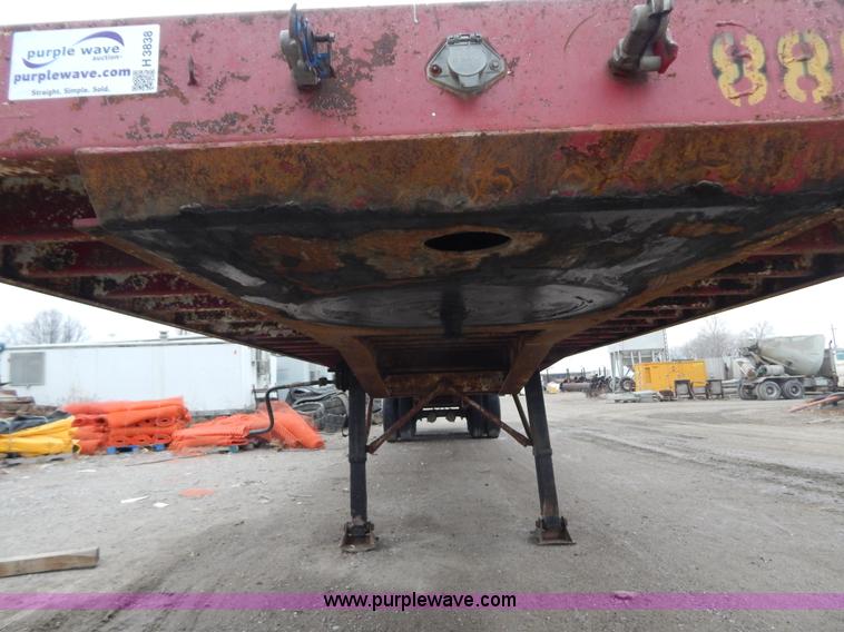 image for item H3838 1982 48' flatbed semi trailer