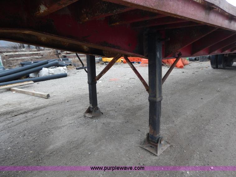image for item H3838 1982 48' flatbed semi trailer