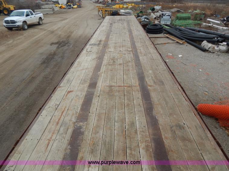 image for item H3838 1982 48' flatbed semi trailer