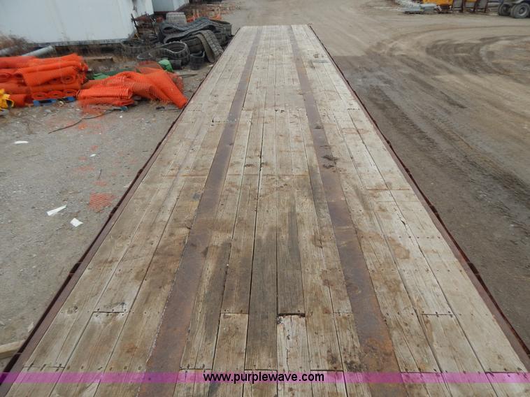 image for item H3838 1982 48' flatbed semi trailer