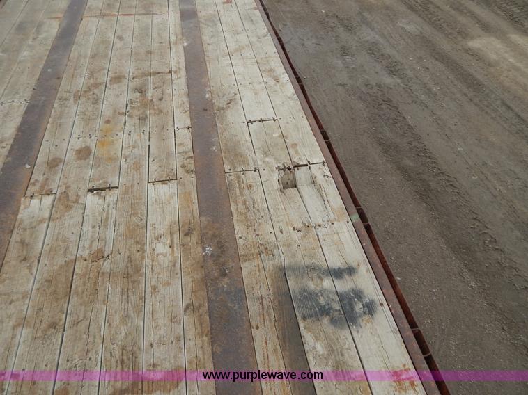 image for item H3838 1982 48' flatbed semi trailer