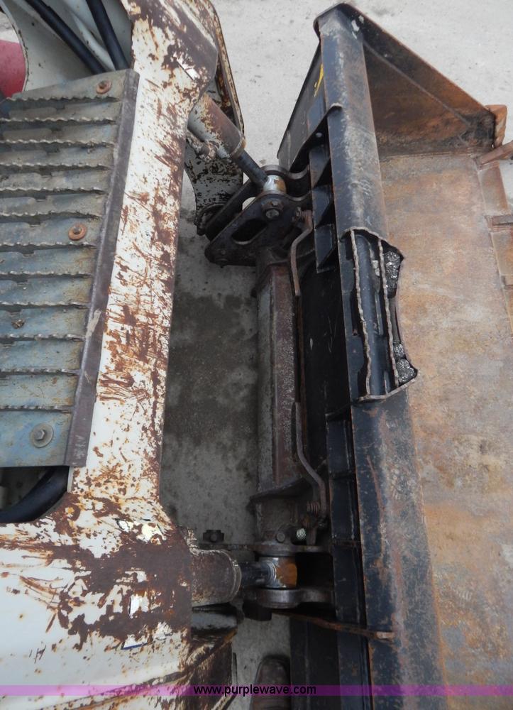 image for item H3839 2005 Takeuchi TL140 track skid steer