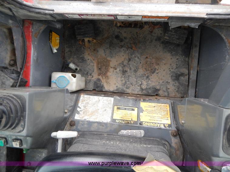 image for item H3839 2005 Takeuchi TL140 track skid steer