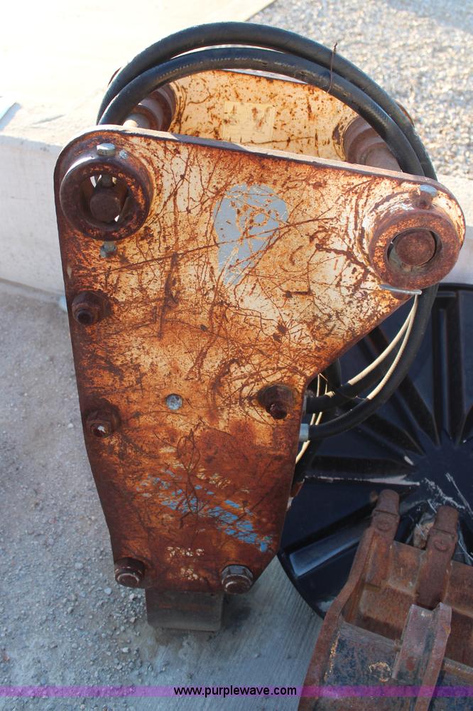 image for item H7751 2000 Kent hydraulic breaker