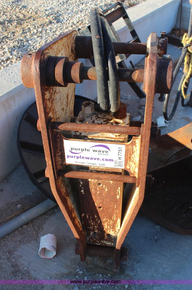 image for item H7751 2000 Kent hydraulic breaker