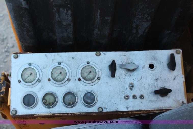 image for item H7752 1986 Caterpillar PR100DC milling machine