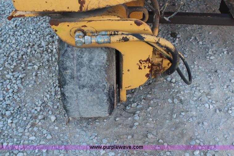 image for item H7752 1986 Caterpillar PR100DC milling machine