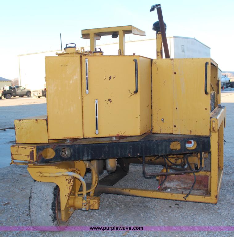 image for item H7753 1990 Caterpillar PR105 milling machine