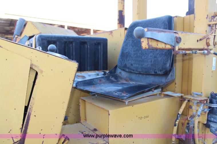 image for item H7753 1990 Caterpillar PR105 milling machine