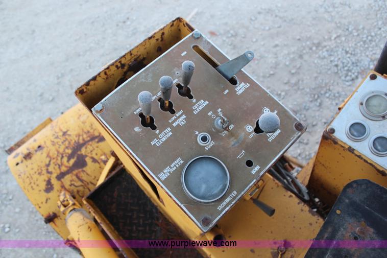 image for item H7753 1990 Caterpillar PR105 milling machine