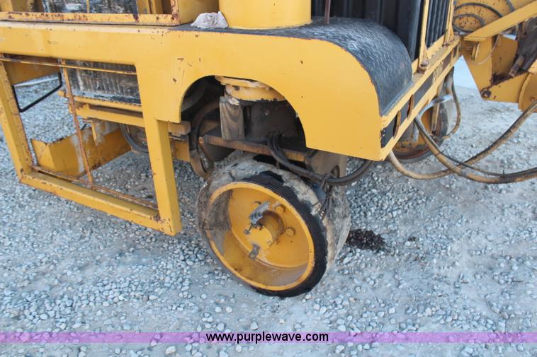 image for item H7753 1990 Caterpillar PR105 milling machine