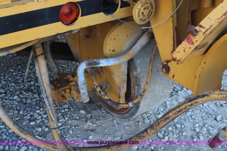 image for item H7753 1990 Caterpillar PR105 milling machine