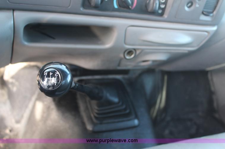 image for item H7825 2001 Ford F450 Super Duty XL flatbed truck