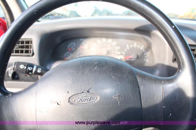 image for item H7825 2001 Ford F450 Super Duty XL flatbed truck