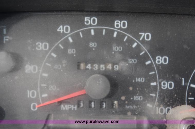 image for item H7825 2001 Ford F450 Super Duty XL flatbed truck