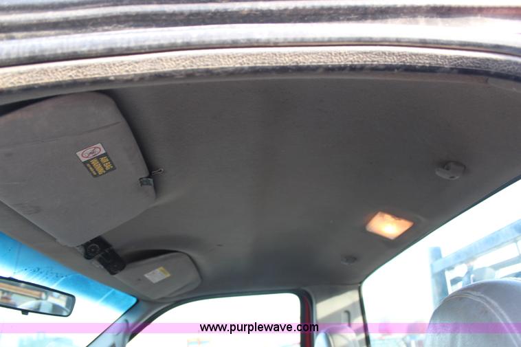 image for item H7825 2001 Ford F450 Super Duty XL flatbed truck