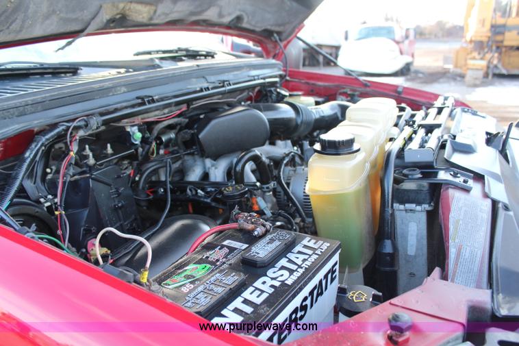 image for item H7825 2001 Ford F450 Super Duty XL flatbed truck