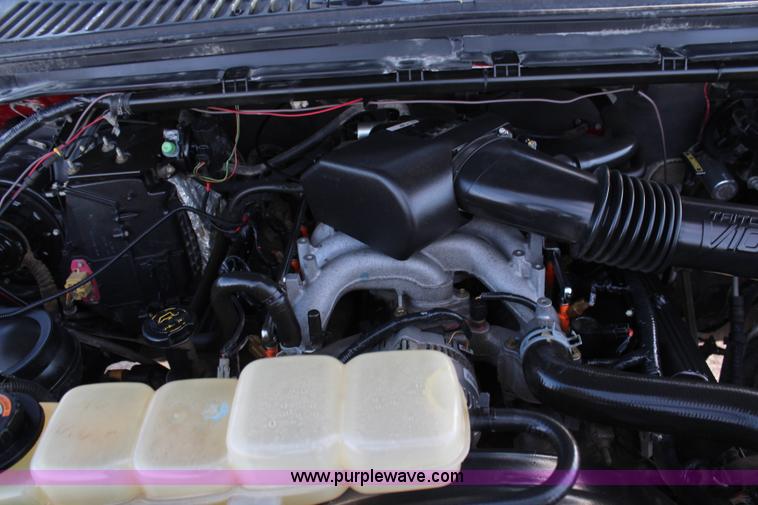 image for item H7825 2001 Ford F450 Super Duty XL flatbed truck