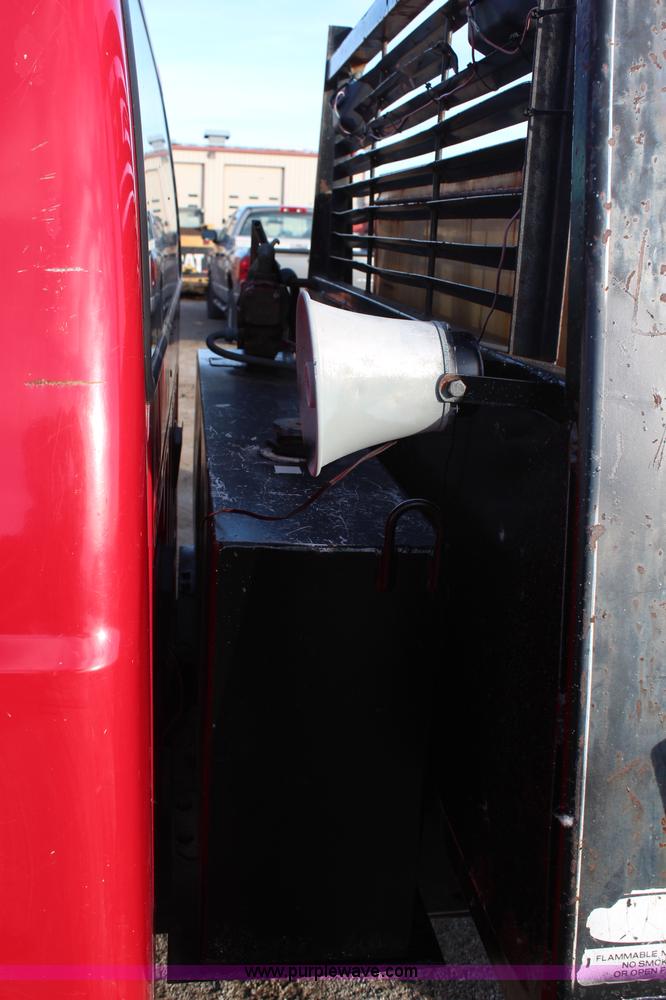 image for item H7825 2001 Ford F450 Super Duty XL flatbed truck