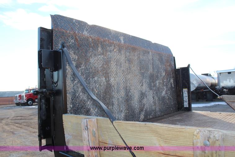 image for item H7825 2001 Ford F450 Super Duty XL flatbed truck