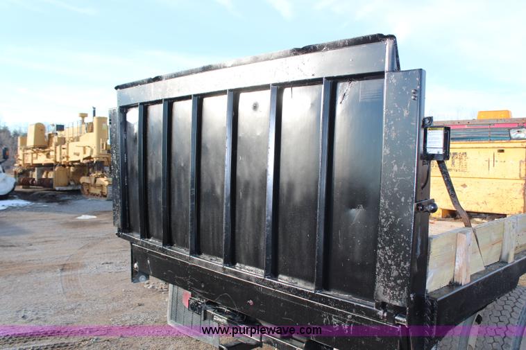 image for item H7825 2001 Ford F450 Super Duty XL flatbed truck