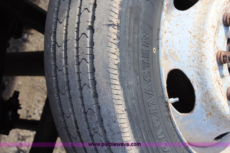 image for item H7825 2001 Ford F450 Super Duty XL flatbed truck