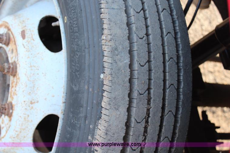 image for item H7825 2001 Ford F450 Super Duty XL flatbed truck