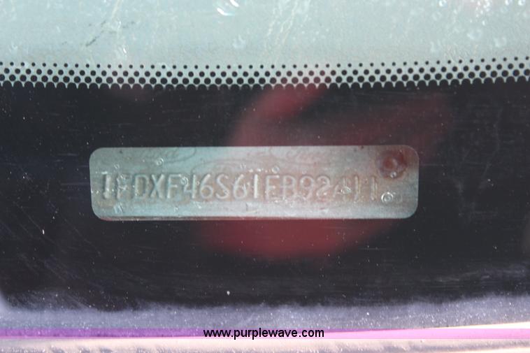 image for item H7825 2001 Ford F450 Super Duty XL flatbed truck