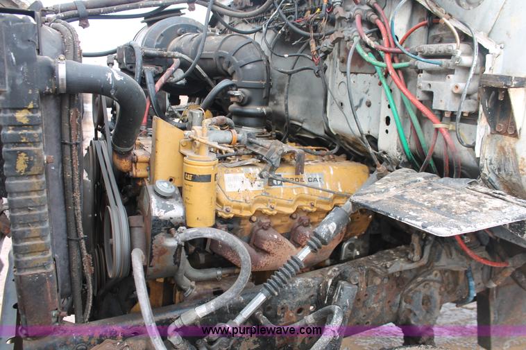 image for item H8355 1976 Ford 8000 gin pole truck