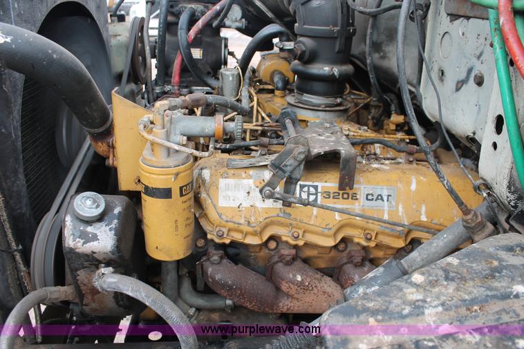 image for item H8355 1976 Ford 8000 gin pole truck