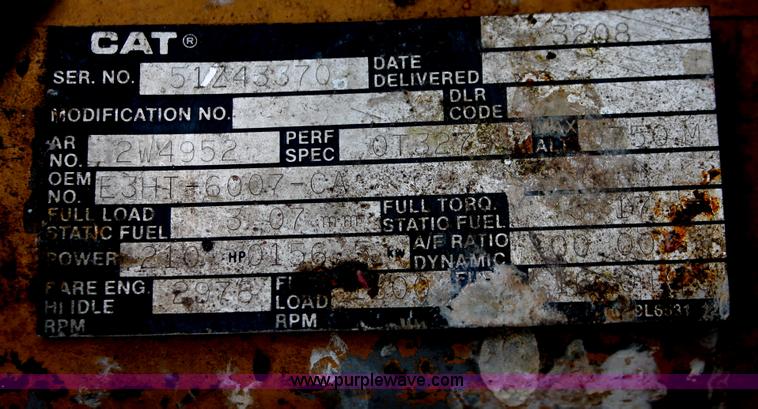 image for item H8355 1976 Ford 8000 gin pole truck