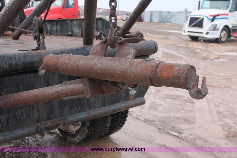 image for item H8355 1976 Ford 8000 gin pole truck