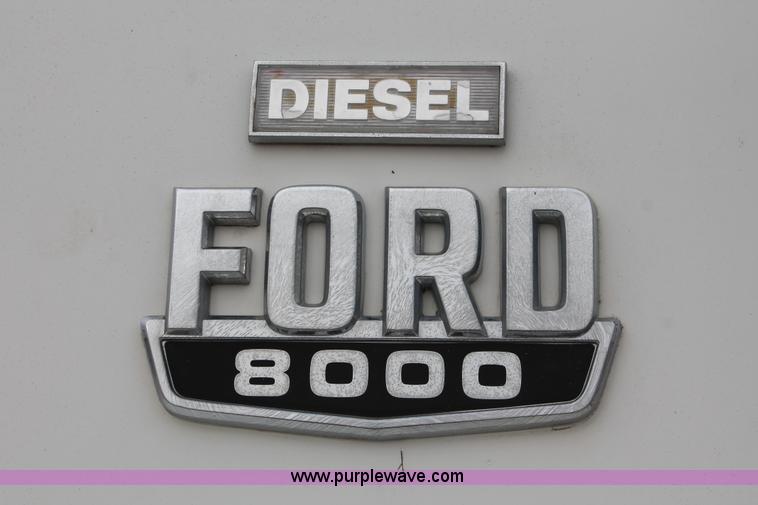 image for item H8355 1976 Ford 8000 gin pole truck
