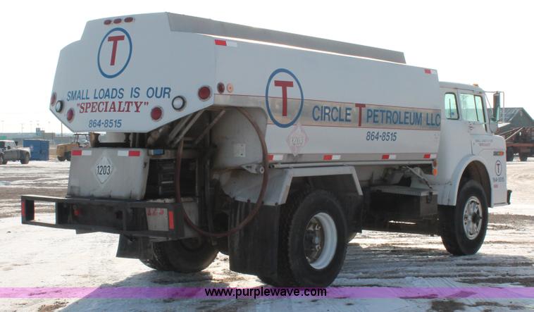 image for item H8359 1989 Ford C8000 fuel truck
