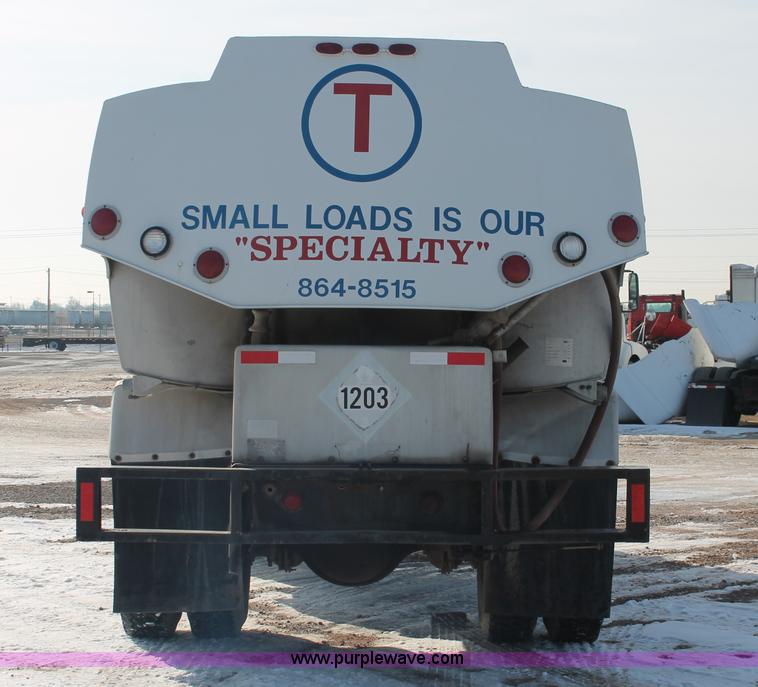 image for item H8359 1989 Ford C8000 fuel truck