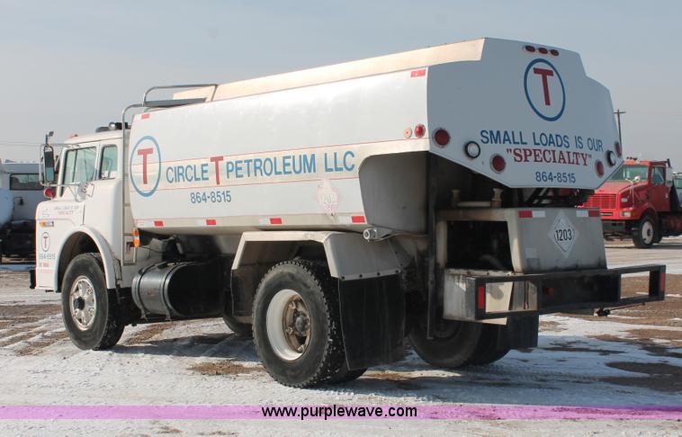 image for item H8359 1989 Ford C8000 fuel truck