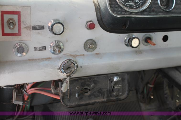 image for item H8359 1989 Ford C8000 fuel truck