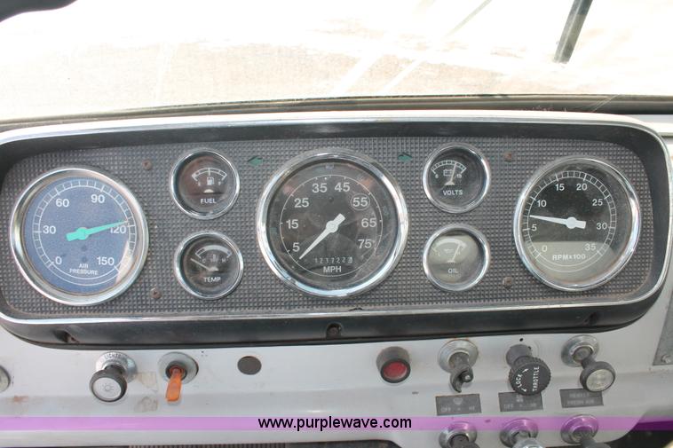 image for item H8359 1989 Ford C8000 fuel truck