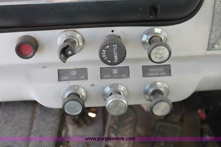 image for item H8359 1989 Ford C8000 fuel truck