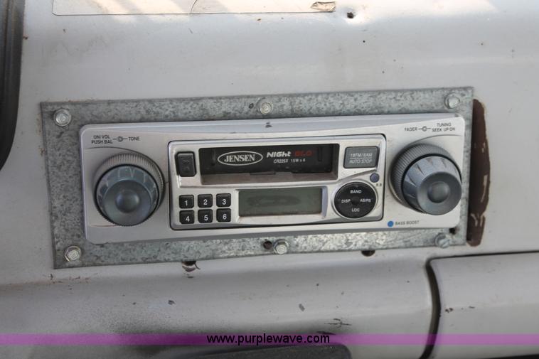 image for item H8359 1989 Ford C8000 fuel truck