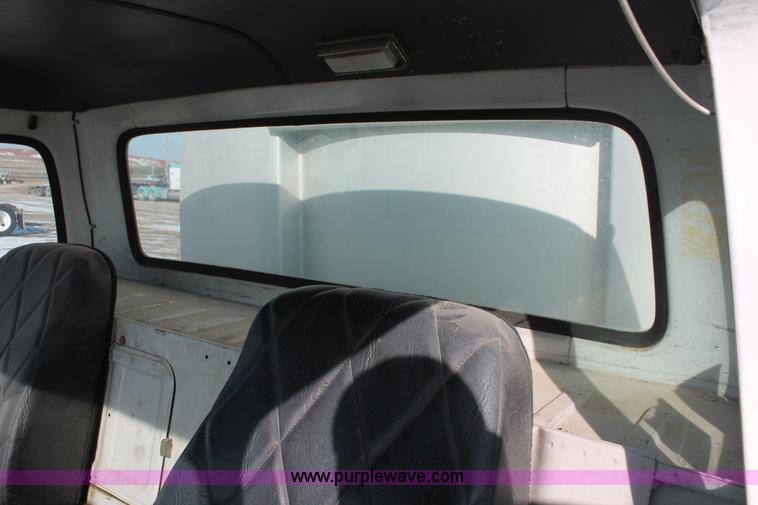 image for item H8359 1989 Ford C8000 fuel truck